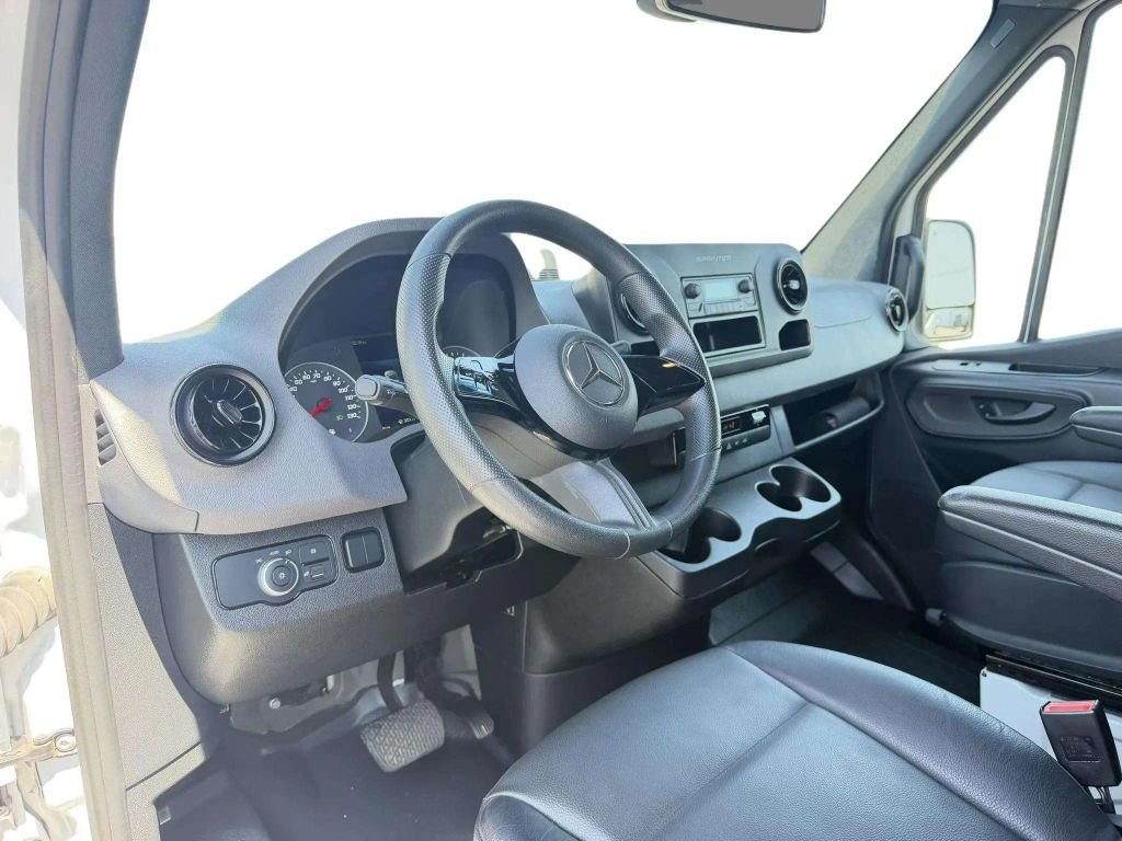 2025 Mercedes-Benz Sprinter 2500 Cargo Standard Roof w/144