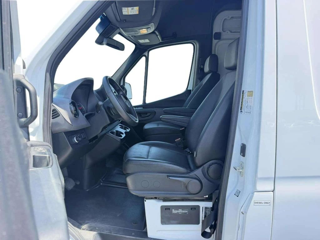 2025 Mercedes-Benz Sprinter 2500 Cargo Standard Roof w/144