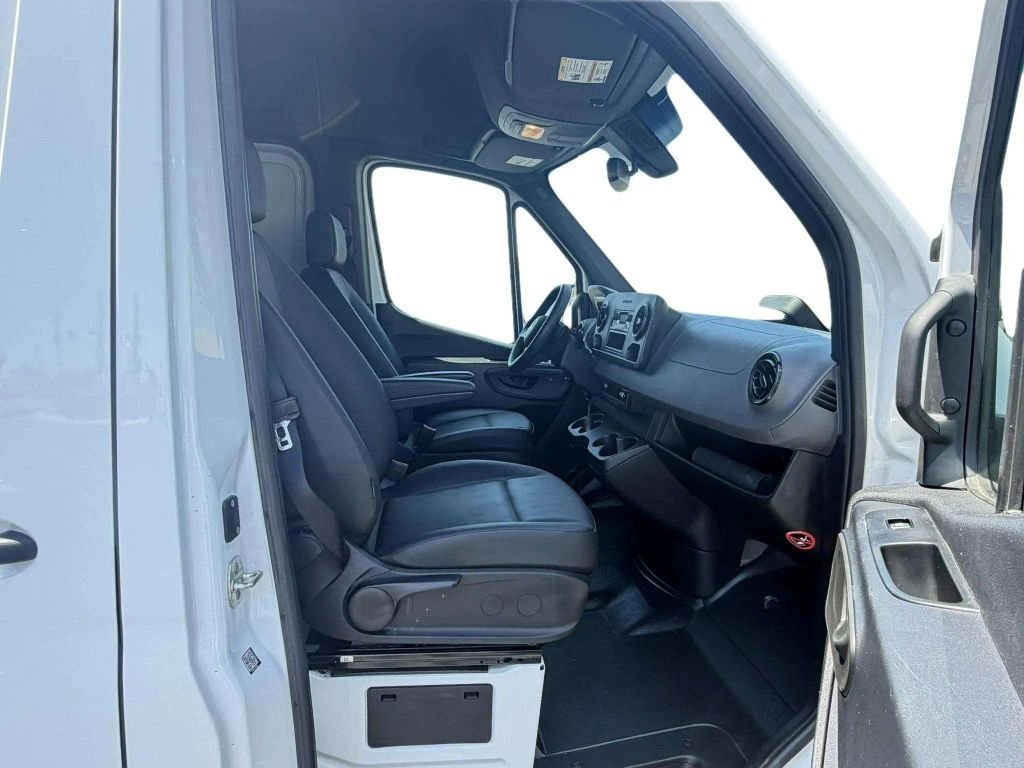 2025 Mercedes-Benz Sprinter 2500 Cargo Standard Roof w/144