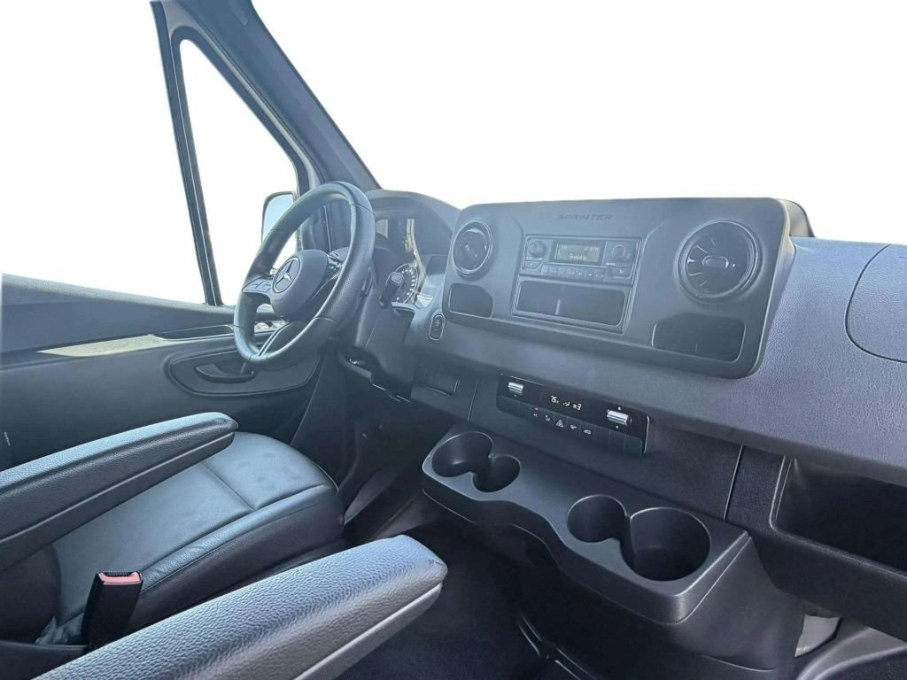 2025 Mercedes-Benz Sprinter 2500 Cargo Standard Roof w/144