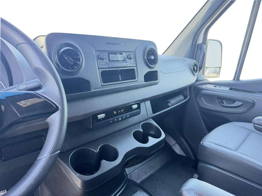 2025 Mercedes-Benz Sprinter 2500 Cargo Standard Roof w/144